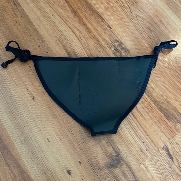 Triangle scuba bottoms medium. - Picture 2 of 3
